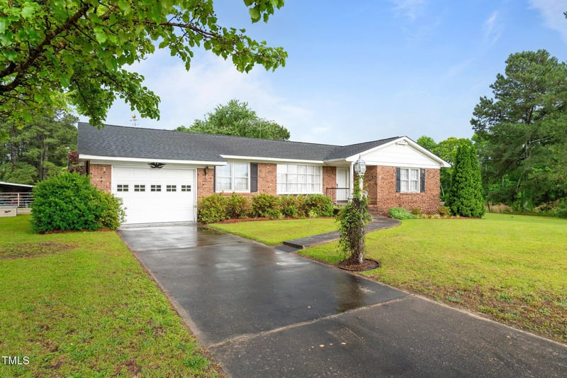 1517 Hodges Chapel Rd, Benson, NC 27504