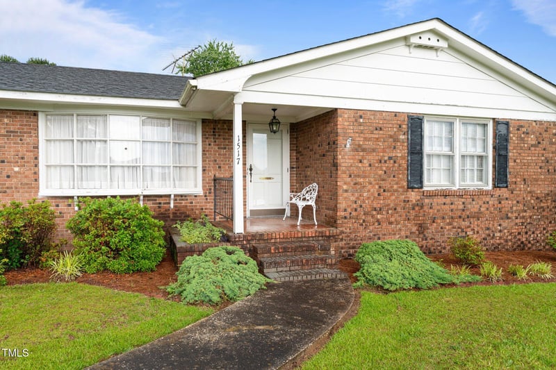 1517 Hodges Chapel Rd, Benson, NC 27504