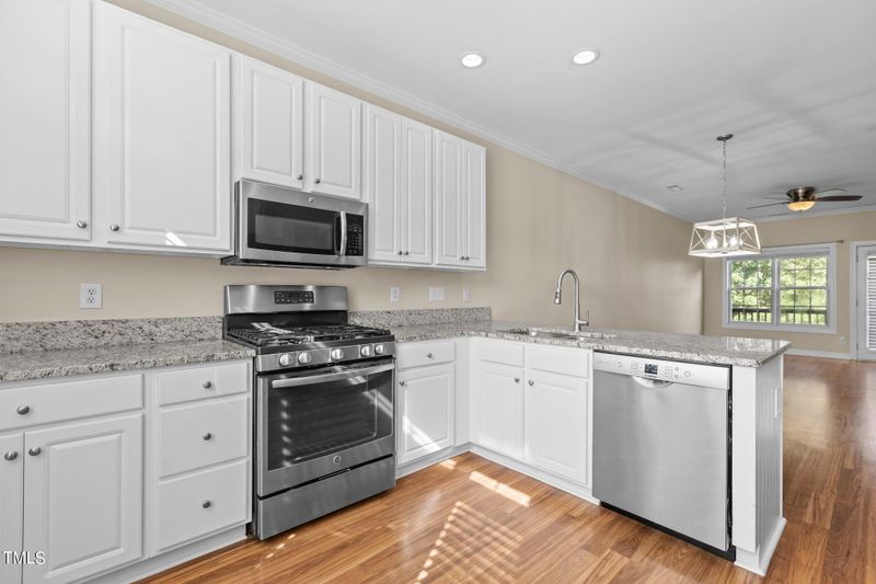 1517 Poets Glade Dr, Apex, NC 27523