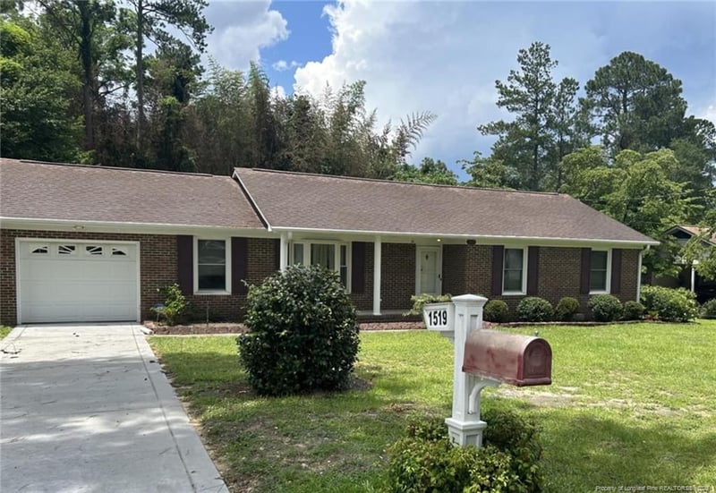 1519 Palmer Dr, Fayetteville, NC 28303