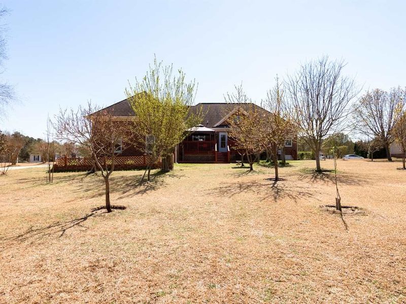 152 Sherman Lakes Dr, Fuquay Varina, NC 27526