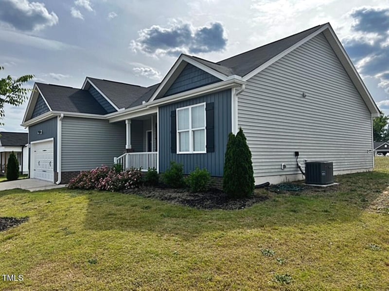 152 Springtooth Dr, Zebulon, NC 27597