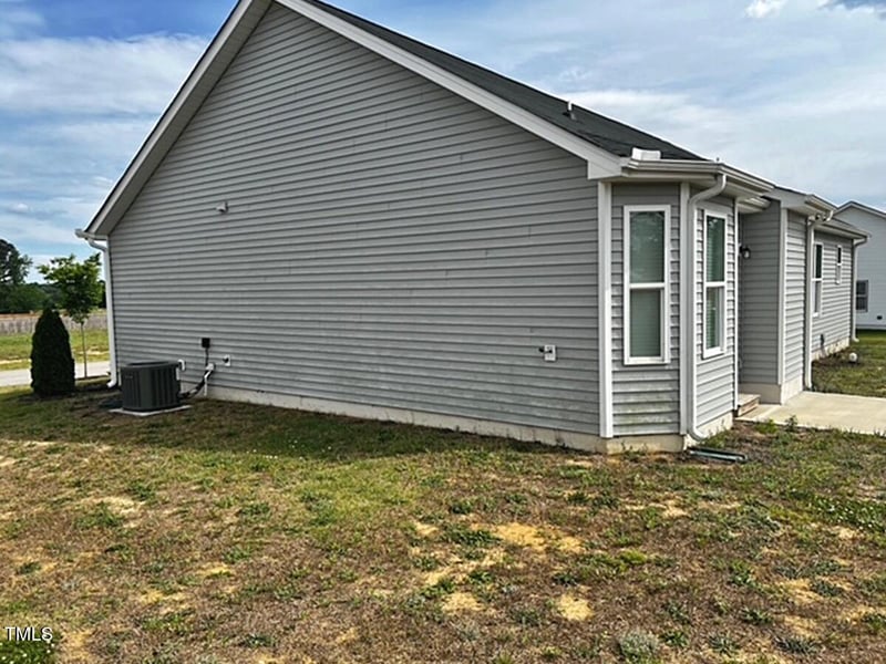 152 Springtooth Dr, Zebulon, NC 27597