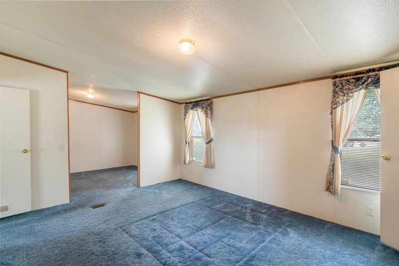 1520 Lynch Rd, Selma, NC 27576