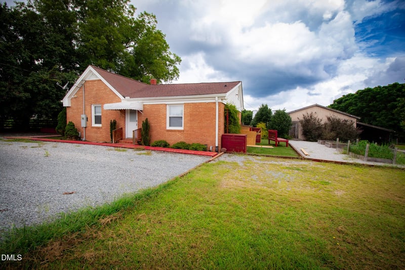 1520 Old Barbour Rd, Benson, NC 27504