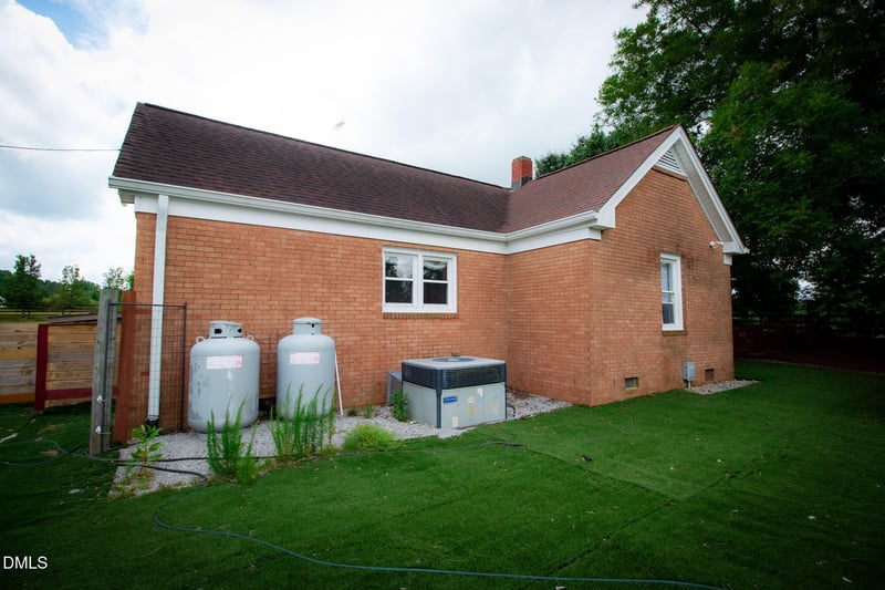 1520 Old Barbour Rd, Benson, NC 27504