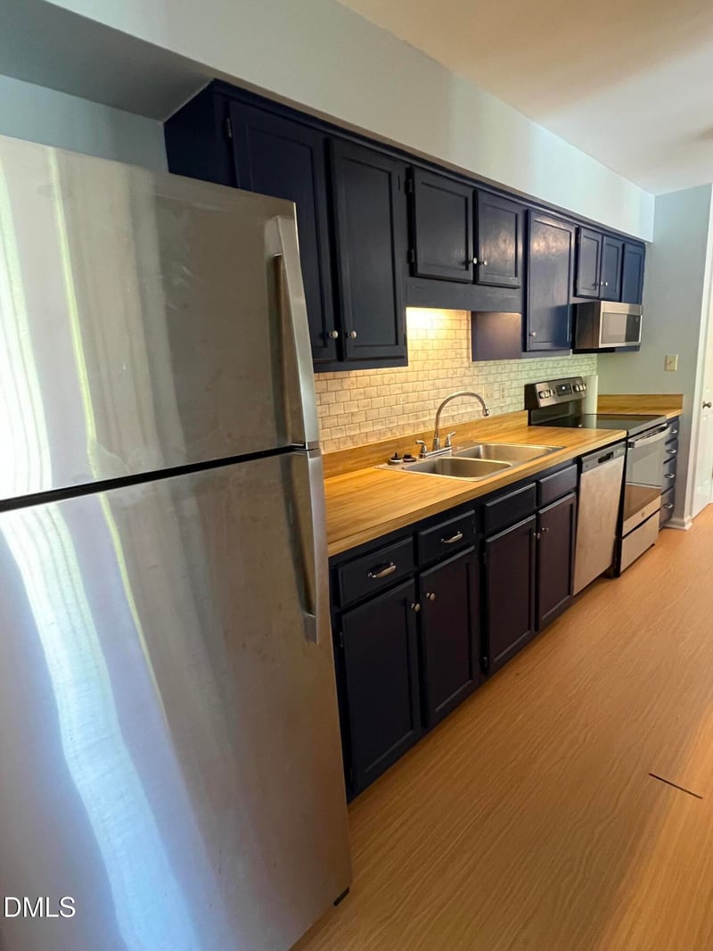 1521 Creekwood Ct #203, Raleigh, NC 27603