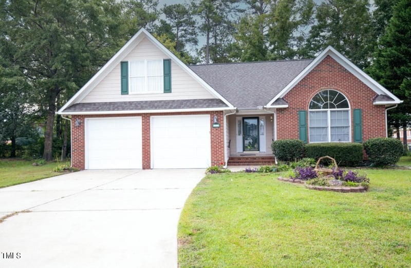 1521 Deanscroft Pl, Fayetteville, NC 28314