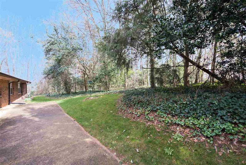 1521 Delmont Dr, Raleigh, NC 27606