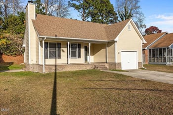 1521 Kara Ct, Fayetteville, NC 28304
