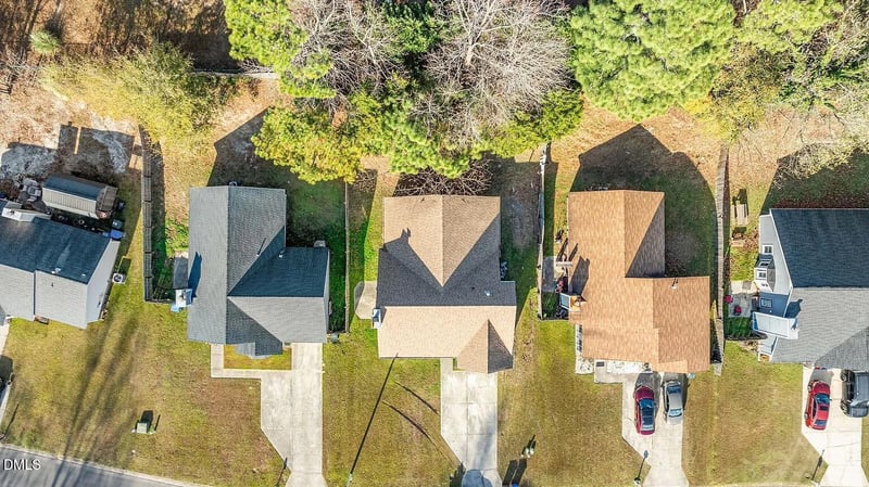 1521 Kara Ct, Fayetteville, NC 28304