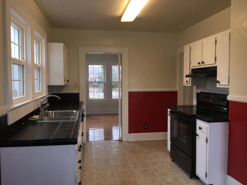 1522 W Davis St, Burlington, NC 27215