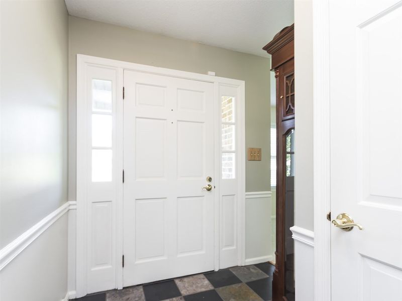 1522 Regency Dr, Burlington, NC 27215