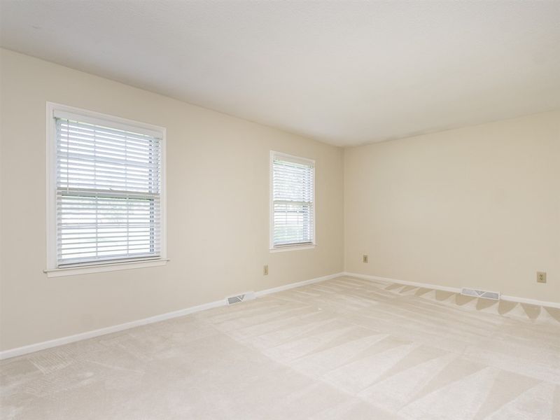1522 Regency Dr, Burlington, NC 27215