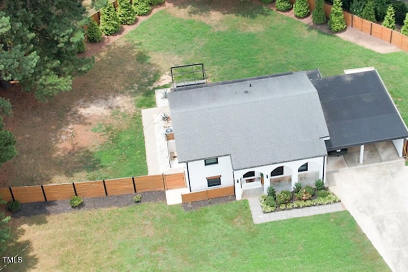 1523 Ivy Ln, Raleigh, NC 27609