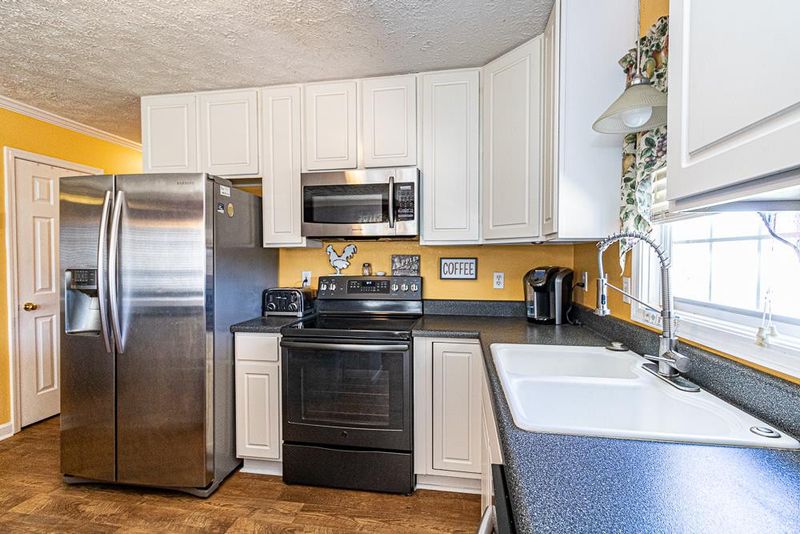 1523 Old Halifax Rd, Zebulon, NC 27597