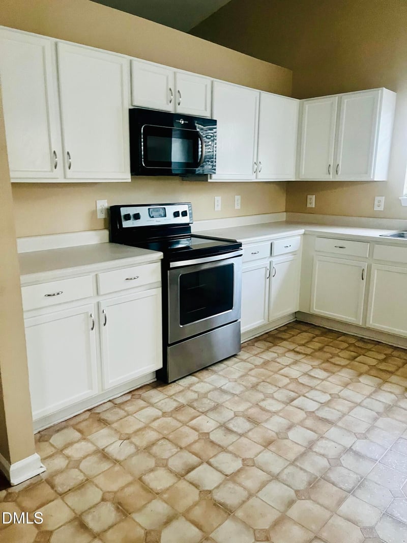 1524 Clover Ridge Ct, Raleigh, NC 27610