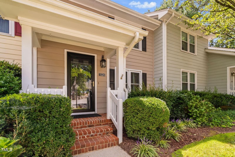 1524 Edgeside Ct, Raleigh, NC 27609