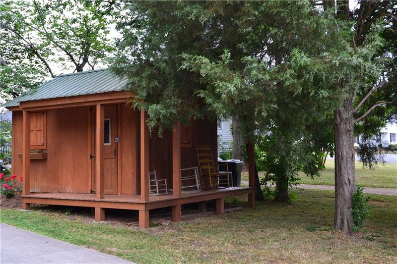 1524 Overbrook Rd, Burlington, NC 27215