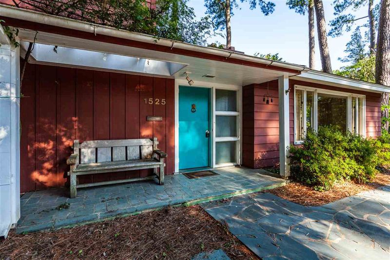 1525 Canterbury Rd, Raleigh, NC 27608