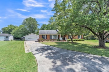 1526 Regency Ct, Burlington, NC 27215