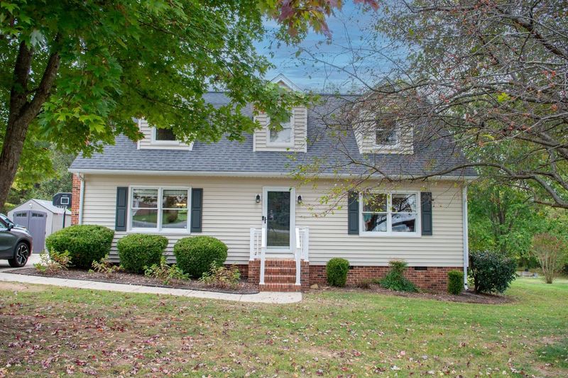 1527 E Little John Ln, Burlington, NC 27217