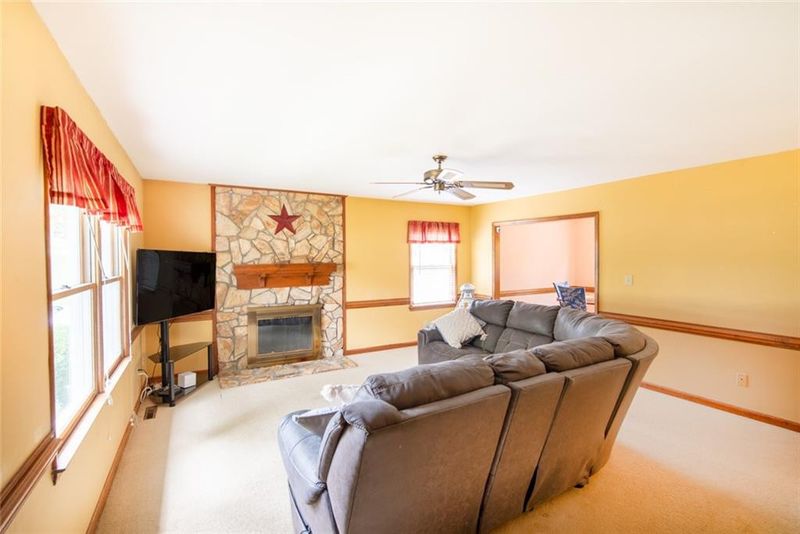 1527 Littlejohn Ln E, Burlington, NC 27217