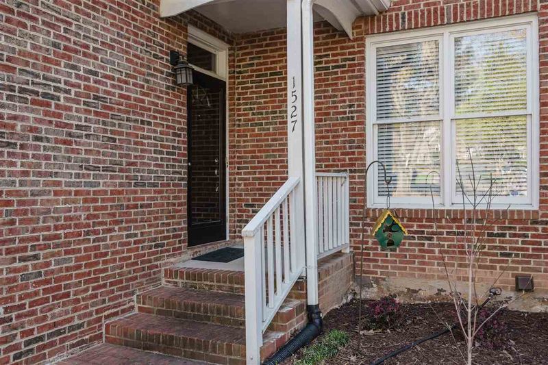 1527 Village Glenn Dr, Raleigh, NC 27612