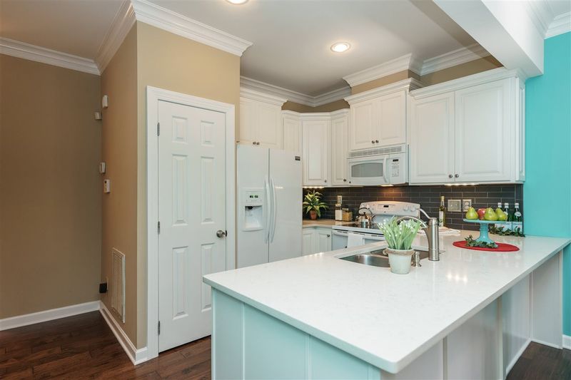 1527 Village Glenn Dr, Raleigh, NC 27612