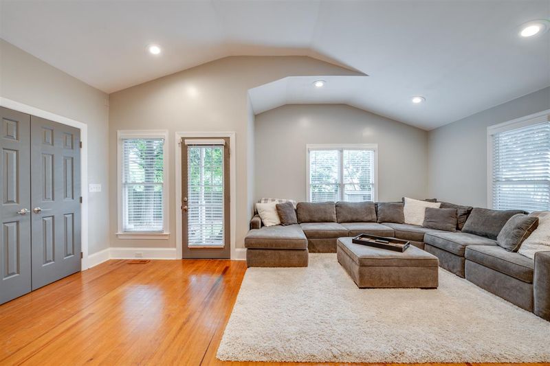 1528 Carson St, Raleigh, NC 27608