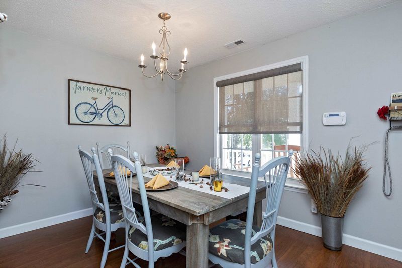 1528 Crag Burn Ln, Raleigh, NC 27604