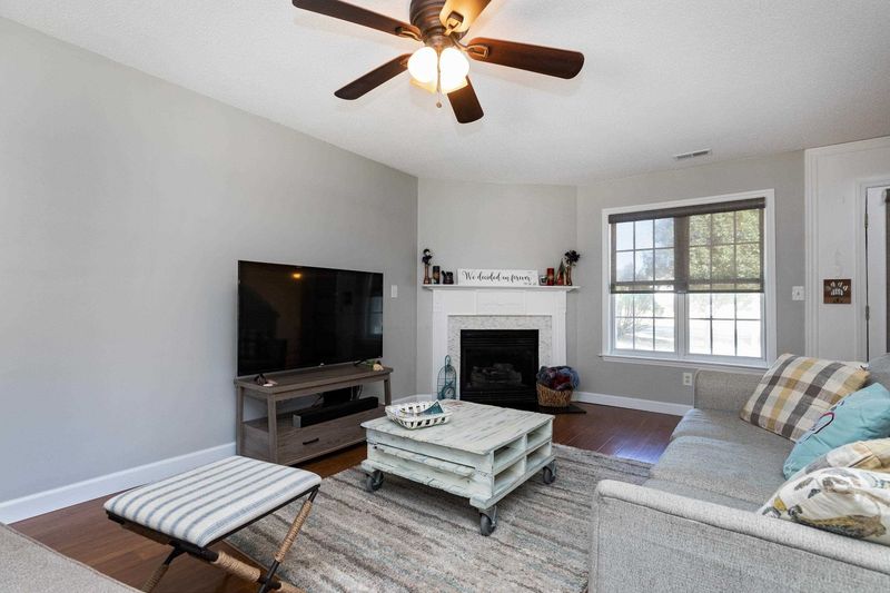 1528 Crag Burn Ln, Raleigh, NC 27604
