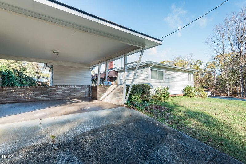 1528 Overbrook Rd, Burlington, NC 27215