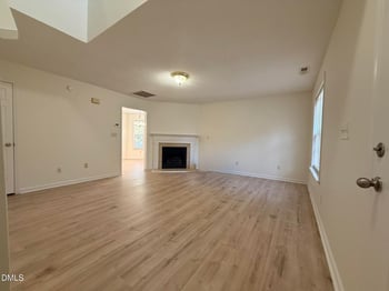 1529 Crag Burn Ln, Raleigh, NC 27604