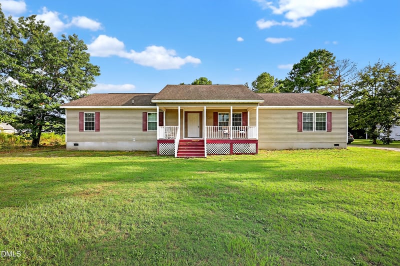 153 Raynor Sands Dr, Dunn, NC 28334