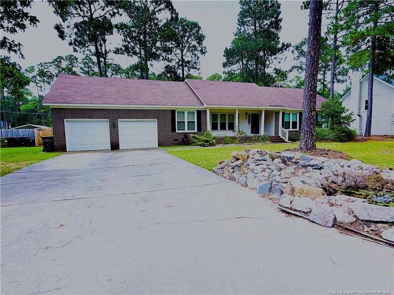 1530 Redbud Dr, Fayetteville, NC 28311