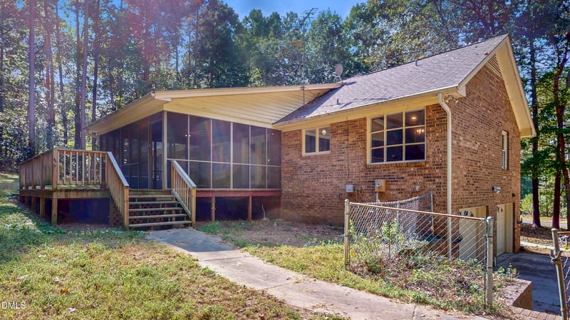1531 Clearwater Dr, Sanford, NC 27330