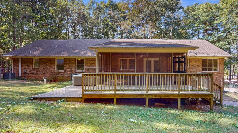 1531 Clearwater Dr, Sanford, NC 27330