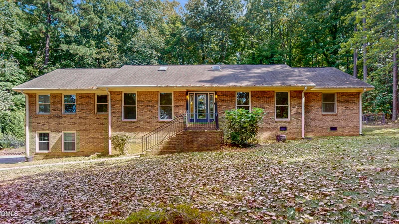1531 Clearwater Dr, Sanford, NC 27330