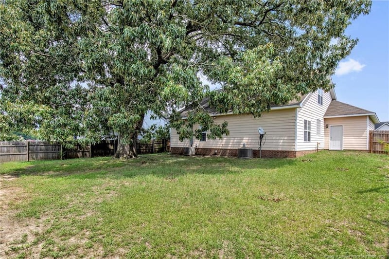 1532 Laurel Oak Dr, Fayetteville, NC 28314