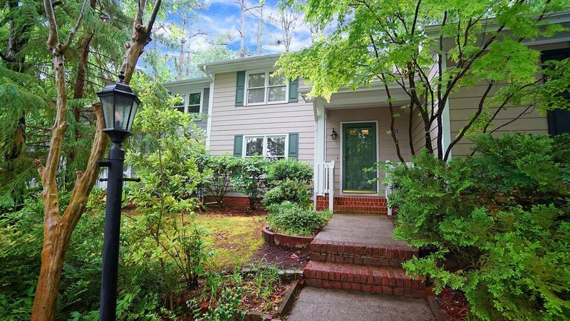 1533 Woodcroft Dr, Raleigh, NC 27609