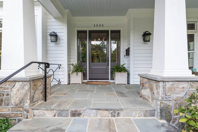 1535 Iredell Dr, Raleigh, NC 27608