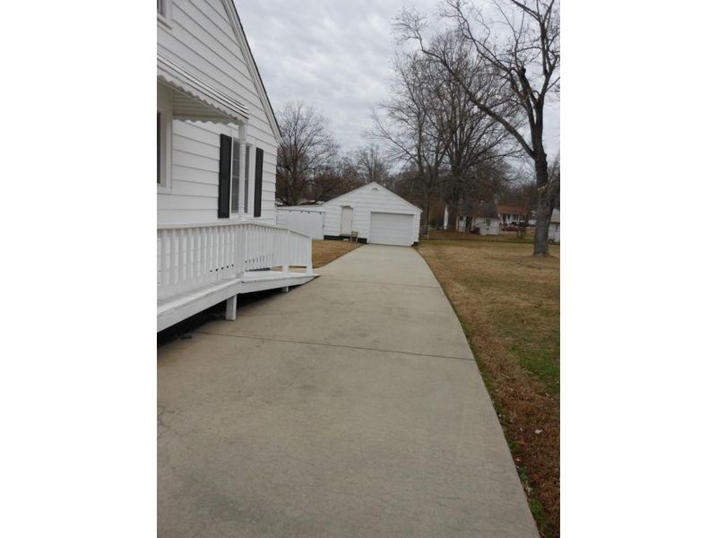 1536 Albright Ave, Burlington, NC 27215