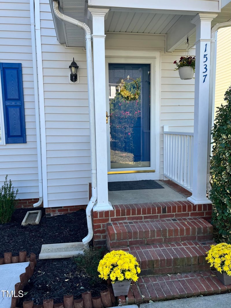 1537 Crag Burn Ln, Raleigh, NC 27604