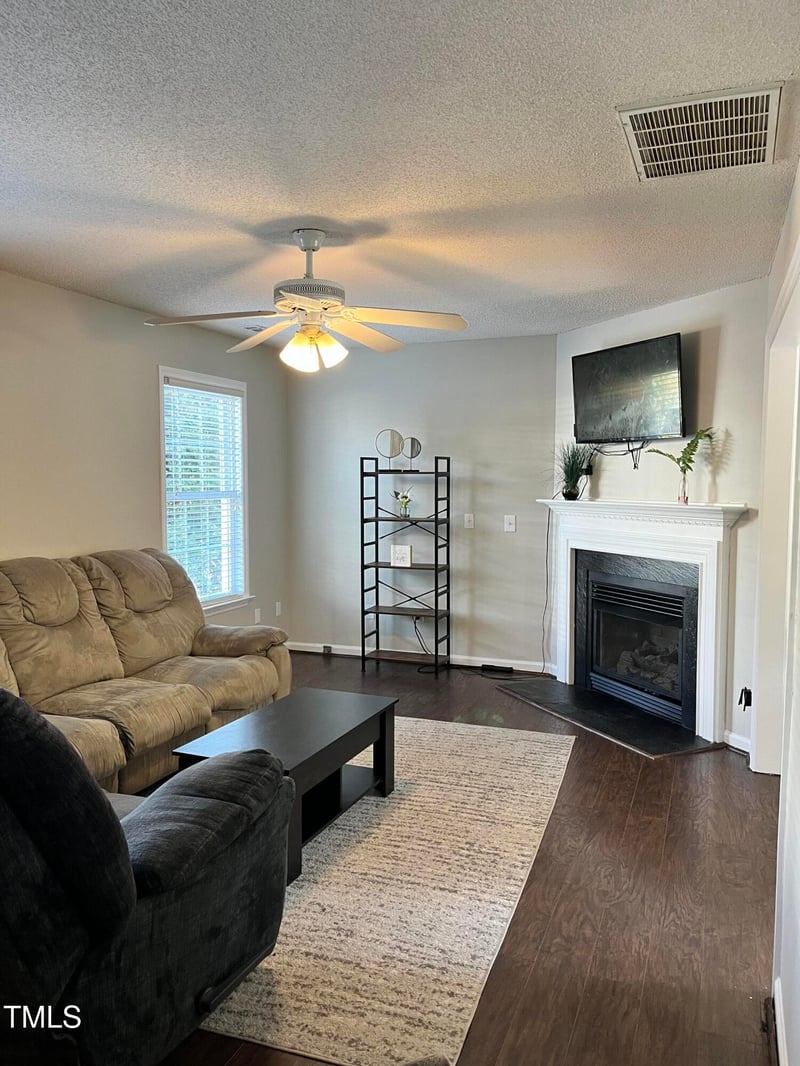 1537 Crag Burn Ln, Raleigh, NC 27604