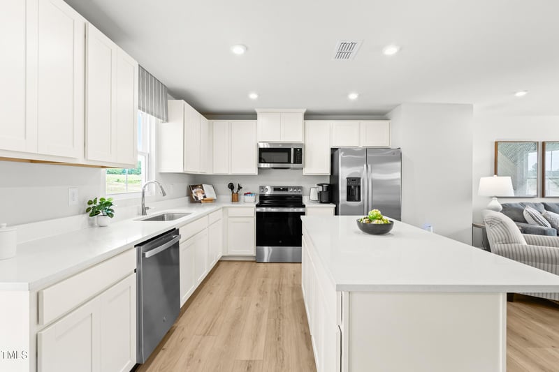 1537 Ivy Meadow Ln, Zebulon, NC 27597