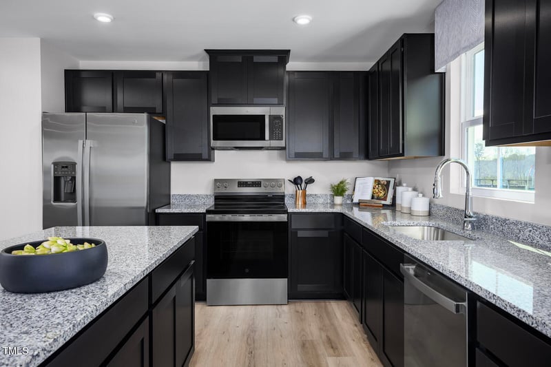 1537 Ivy Meadow Ln, Zebulon, NC 27597