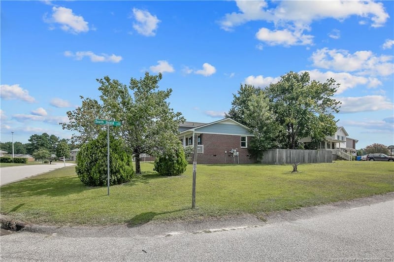1537 Stackhouse Dr, Fayetteville, NC 28314