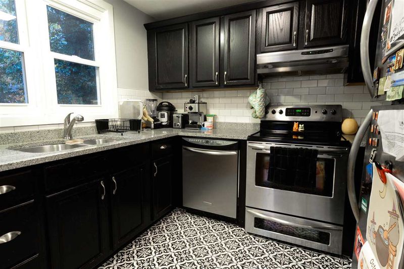 154 Lake Ellen Dr, Chapel Hill, NC 27514