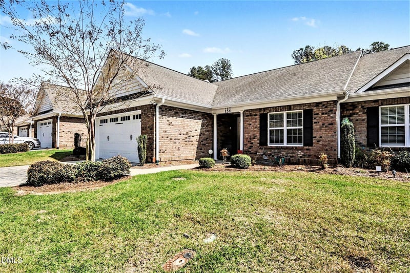 154 Lake Park Cir, Smithfield, NC 27577